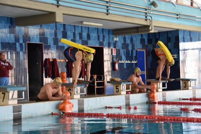 Piscina Polizia di Alessandria, la sezione giovanile di nuoto delle Fiamme Oro