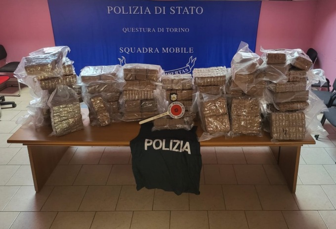 <strong>Maxi sequestro di hashish a Torino: 1700 chilogrammi occultati nel pellet</strong>