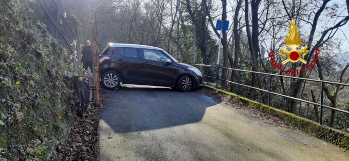 Segue le indicazioni stradali del navigatore ma rimane incastrato in una strada senza sbocco