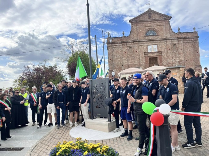 Inaugurata la piazza dedicata al Barone Nils Liedholm a Cuccaro Monferrato