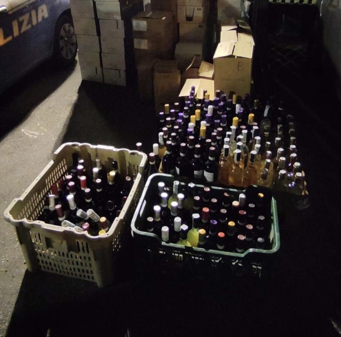 Torino, Polizia restituisce oltre 4000 bottiglie di alcolici a produttori