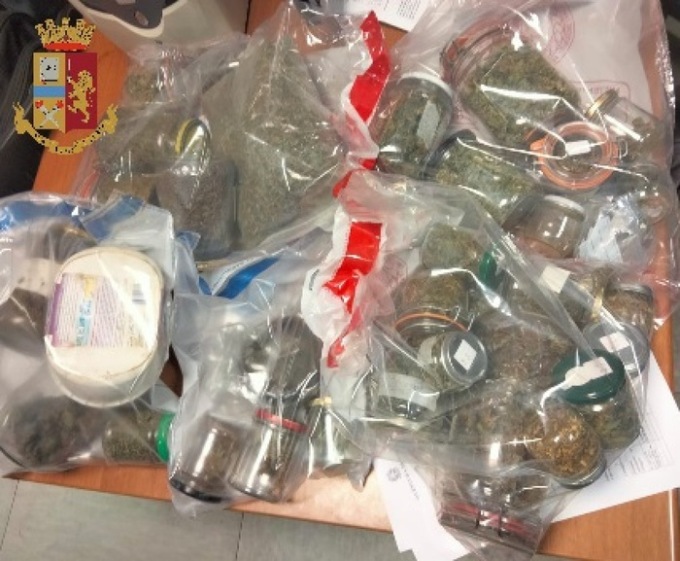 Torino, arrestato spacciatore con quasi 1kg di cannabis