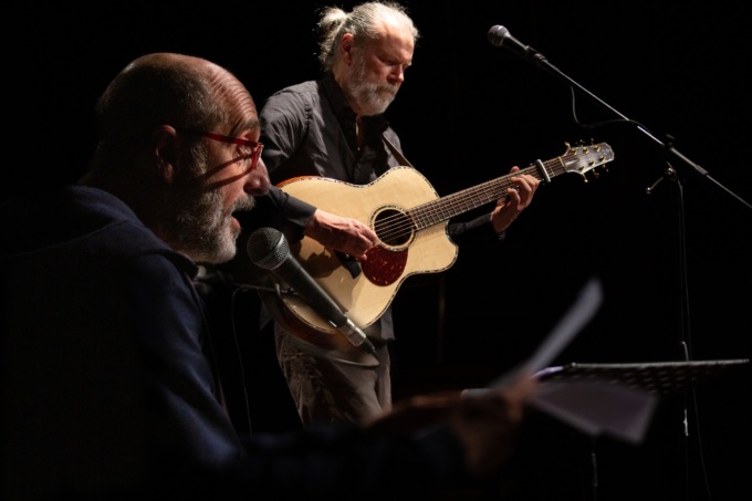 <strong>Beppe Gambetta ad Alessandria con le sue “Dichiarazioni d’amore”</strong>