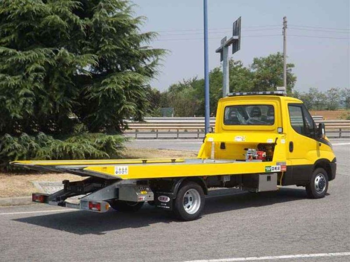 Auto sbanda e finisce in un fosso lungo la Sp180 a Frugarolo