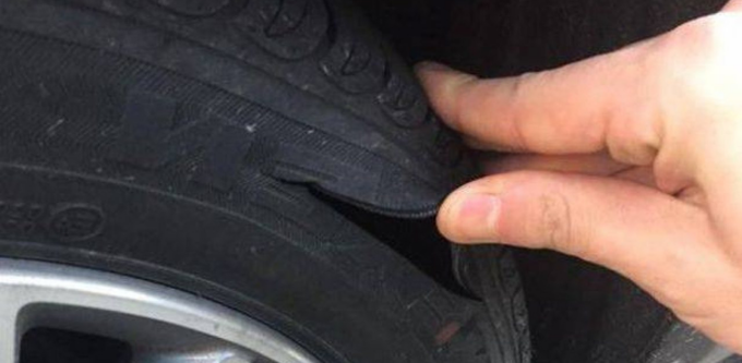 Ad Alessandria ancora gomme tagliate