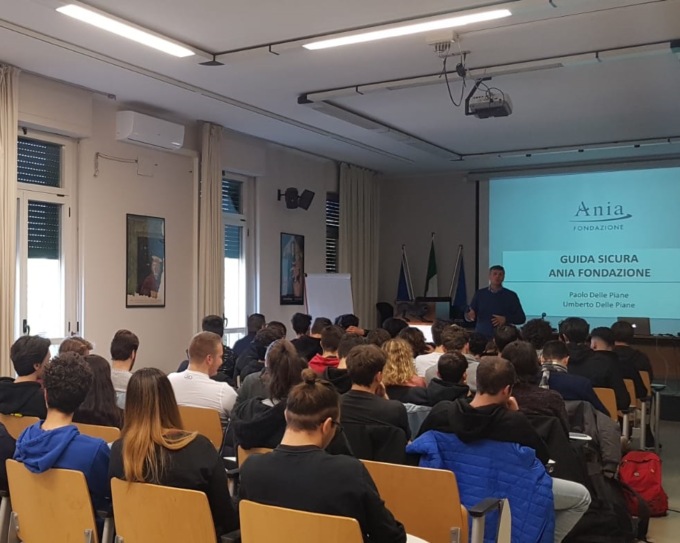 Il tour nelle scuole superiori d’Italia per insegnare la sicurezza stradale arriva in provincia di Alessandria