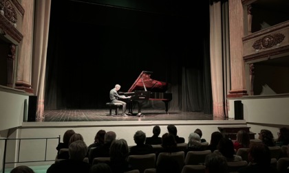 Piero Chiambretti a Tortona per il concerto dedicato a mamma Felicita