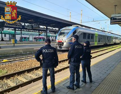 Sedicenne si allontana da casa senza dare più notizie: rintracciata dalla Polfer di Novi Ligure