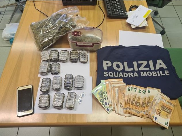 Alessandria, custodiva in cassaforte 1,3 kg di hashish: arrestato dalla Polizia