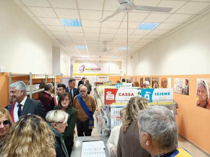Aperto ad Alessandria l’Emporio della solidarietà della Caritas