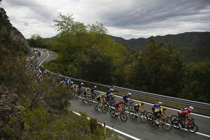 Giro d’Italia: il tedesco Pascal Ackermann vince su tutti, anche sul Covid