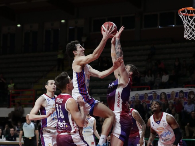 Monferrato Basket, ancora una sconfitta nel girone salvezza per mano di Ravenna