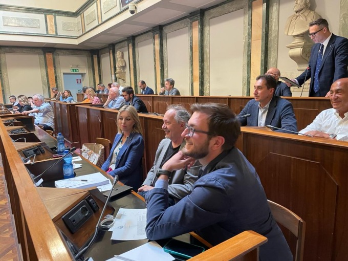 Bagarre in Consiglio comunale ad Alessandria tra Lega e il Sindaco Abonante