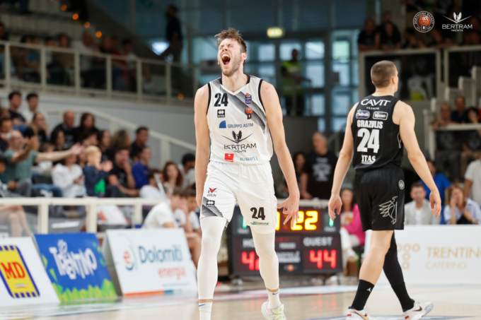 Derthona Basket, dura sconfitta in gara 1 delle semifinali contro Virtus Bologna