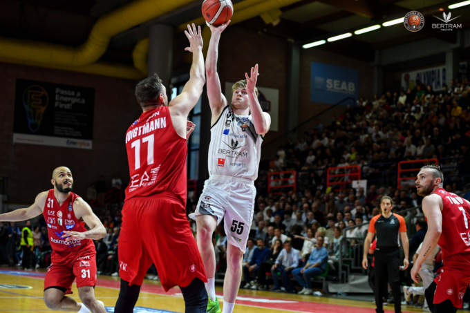 Derthona Basket, sconfitta indolore in trasferta con Pesaro, terzo posto finale in classifica