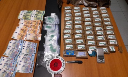 Trovati con 5 kg di droga in auto, arrestati due giovani a Torino