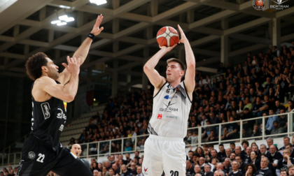 Derthona Basket, altro successo in volata con Trento in gara 4, sarà semifinale contro Virtus Bologna