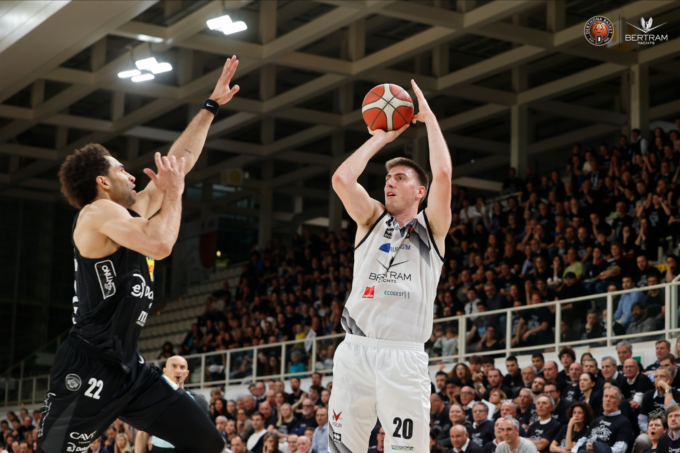 Derthona Basket, altro successo in volata con Trento in gara 4, sarà semifinale contro Virtus Bologna