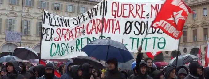 Torino, tante le persone scese in piazza per celebrare la Festa dei Lavoratori