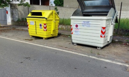 Dopo il nostro intervento, sostituiti alcuni cassonetti a Castelceriolo