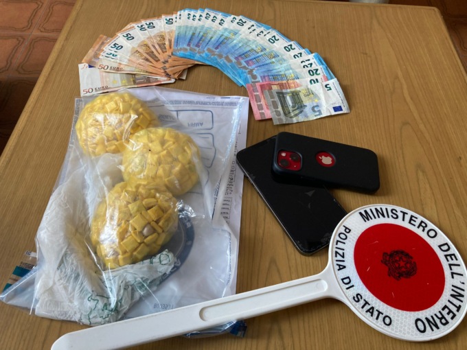 Controlli a Torino, sequestrati 350 grammi di cocaina: un arresto e una denuncia