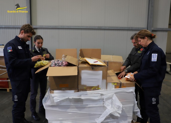 Gdf Genova, sequestrati oltre 95 mila giocattoli pericolosi