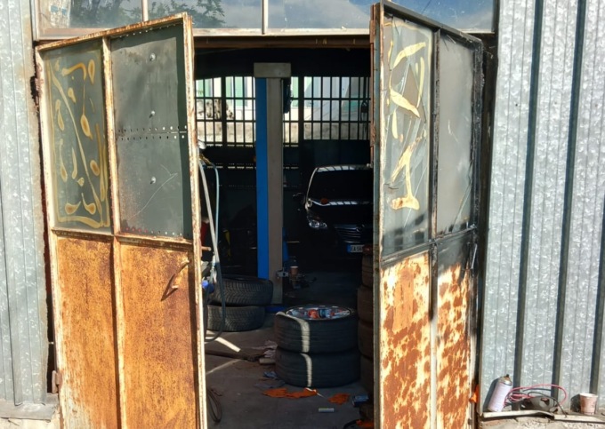 Officina meccanica abusiva a Tortona: immediato sequestro dell’attività