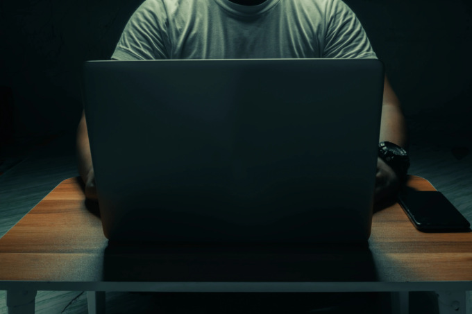 Oltre 80 mila immagini pedopornografiche di minori: arrestato un 33enne a Torino