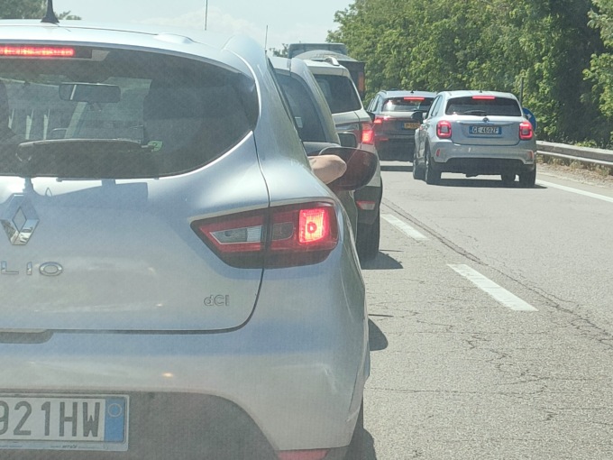 Castellazzo Bormida, incidente sulla tangenziale: codice giallo per alcune persone