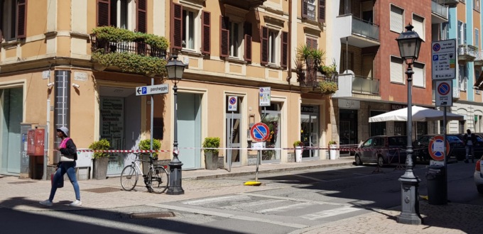 Cadono calcinacci in via Gramsci ad Alessandria, pericolo di crollo