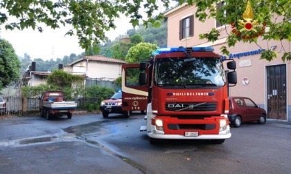 Fumo nella stazione di Genova Acquasanta, prende fuoco un magazzino