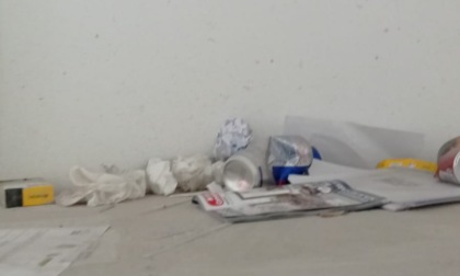 Ragnatele sui muri e senza acqua calda da due giorni: la segnalazione di un alessandrino