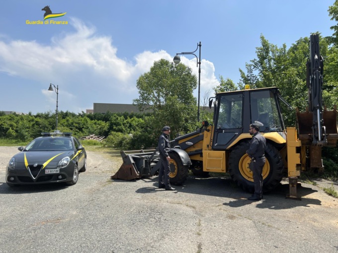 Gdf Alessandria, fatture false per 16 milioni di euro nel commercio di macchine operatrici stradali
