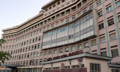 Torino, passante salva la vita a bambina caduta dal quinto piano