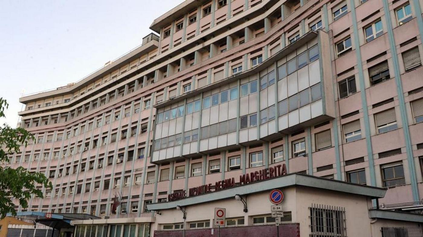 Torino, passante salva la vita a bambina caduta dal quinto piano ...