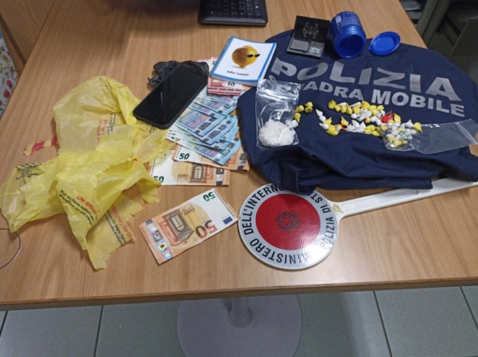 Spacciava droga tra le vie del centro città: arrestato dalla polizia di Alessandria