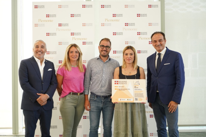 Consegnati oggi a Torino gli attestati e le vetrofanie agli esercenti delle botteghe dei servizi