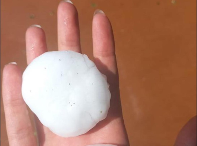 Grandinata sull’alessandrino, danni enormi all’agricoltura, distrutte le auto parcheggiate in strada: il Presidente Cirio chiede lo stato di calamità naturale