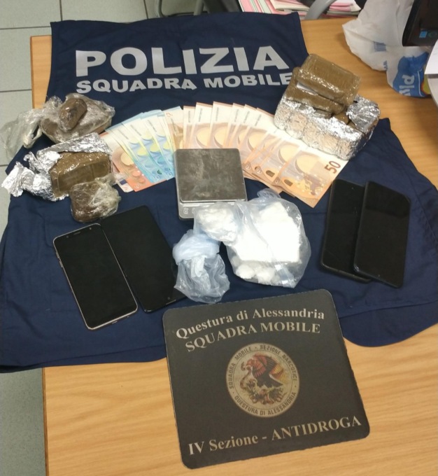 Novi Ligure: arrestato uno spacciatore che deteneva hashish nell’armadio