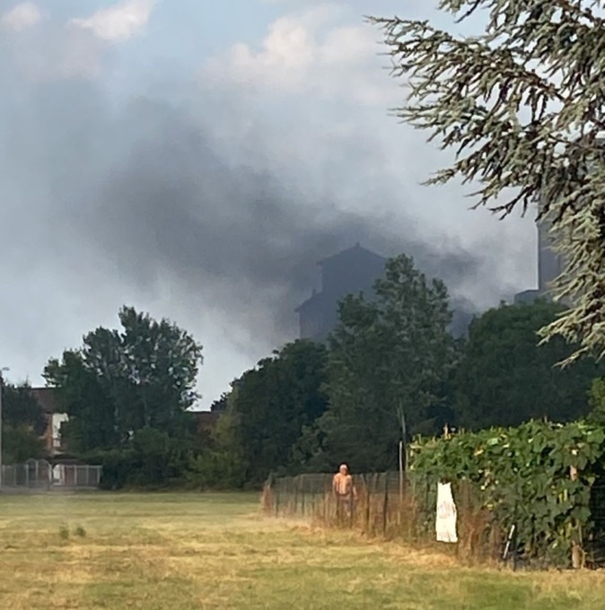 Incendio di sterpaglie nei pressi del mulino di Solero: coinvolto un mezzo agricolo