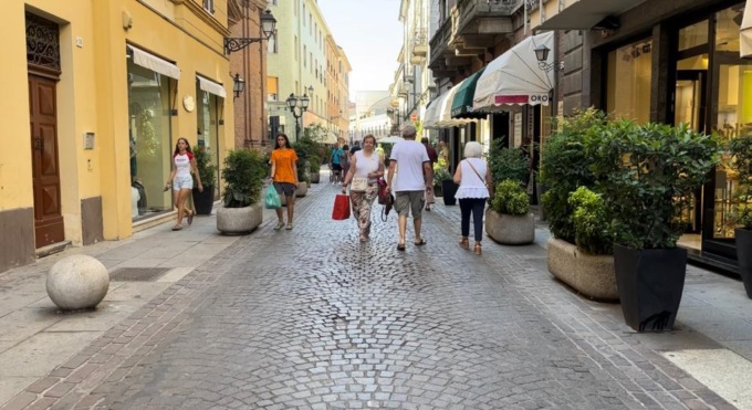 Più decoro ad Alessandria: multe a chi butta a terra ogni forma di rifiuto