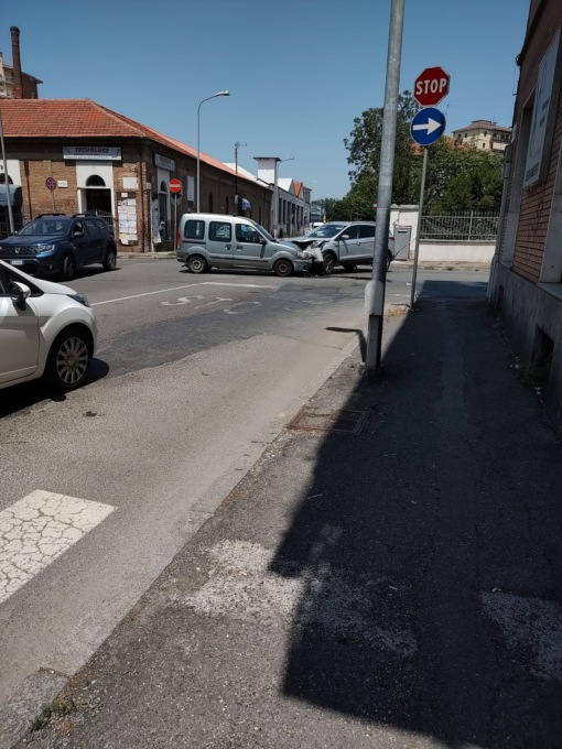 Scontro frontale in via Maggioli al quartiere Cristo di Alessandria