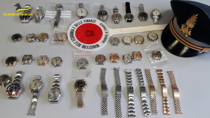 Asti, sequestrati 22 orologi e un immobile per un valore complessivo di 230 mila euro