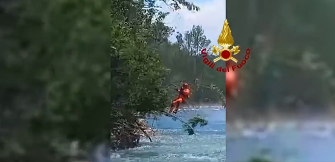 Rimane bloccata nelle acque del fiume Stura di Lanzo: salvata dai Vigili del Fuoco