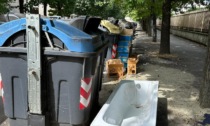 Amag Ambiente: identificato il responsabile dei rifiuti fuori cassonetto in via Di Vittorio