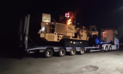 Trasporto eccezionale senza autorizzazione sulla SS30, sanzionato dalla Polizia
