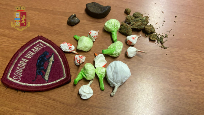 Torino, sorpreso mentre spacciava droga: arrestato un 26enne