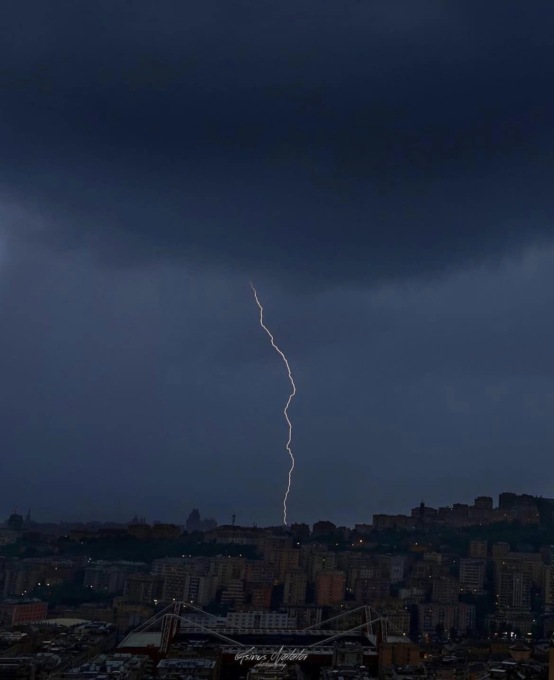 Maltempo a Genova, caduti circa 200 mm di pioggia nelle ultime 24 ore