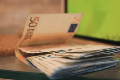 L’escalation della guerra in Iran fa schizzare i prezzi: la provincia di Alessandria tra le più care