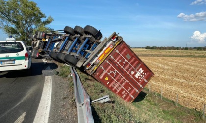 Incidente stradale autonomo, mezzo pesante esce fuori strada ad Alessandria